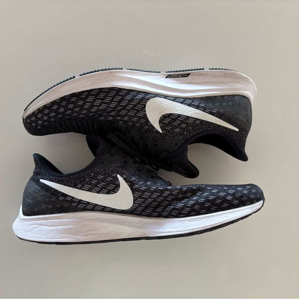 NIKE Zoom Pegasus 35 Men's
Running Shoe Thunder Gray/White Size 11.5